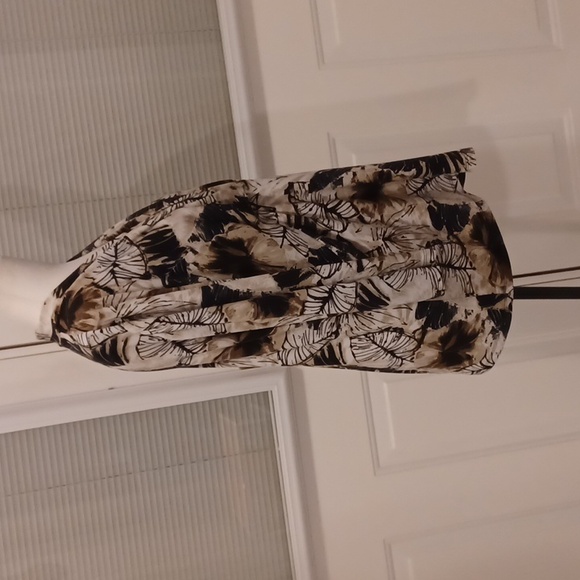 $4 Add-on Leafy Half-Sleeve Blouse - Size XL - Picture 3 of 5